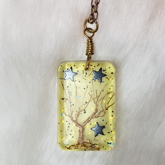 Jewelry - Vintage Resin Wire Tree and Blue Stars